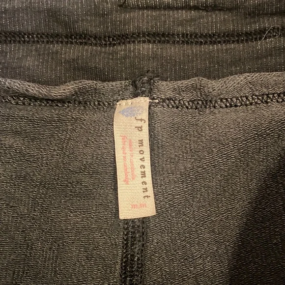 Free People Movement Women's Grey Kyoto Jogger Leggings with Pockets size Medium - Picture 4 of 7
